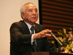 平岡裕治 氏